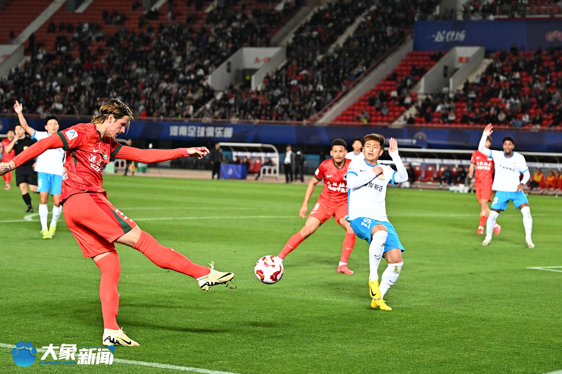 郑州女足决胜力战!奋勇拼搏追求胜利 郑州女足决胜力战!奋勇拼搏追求胜利