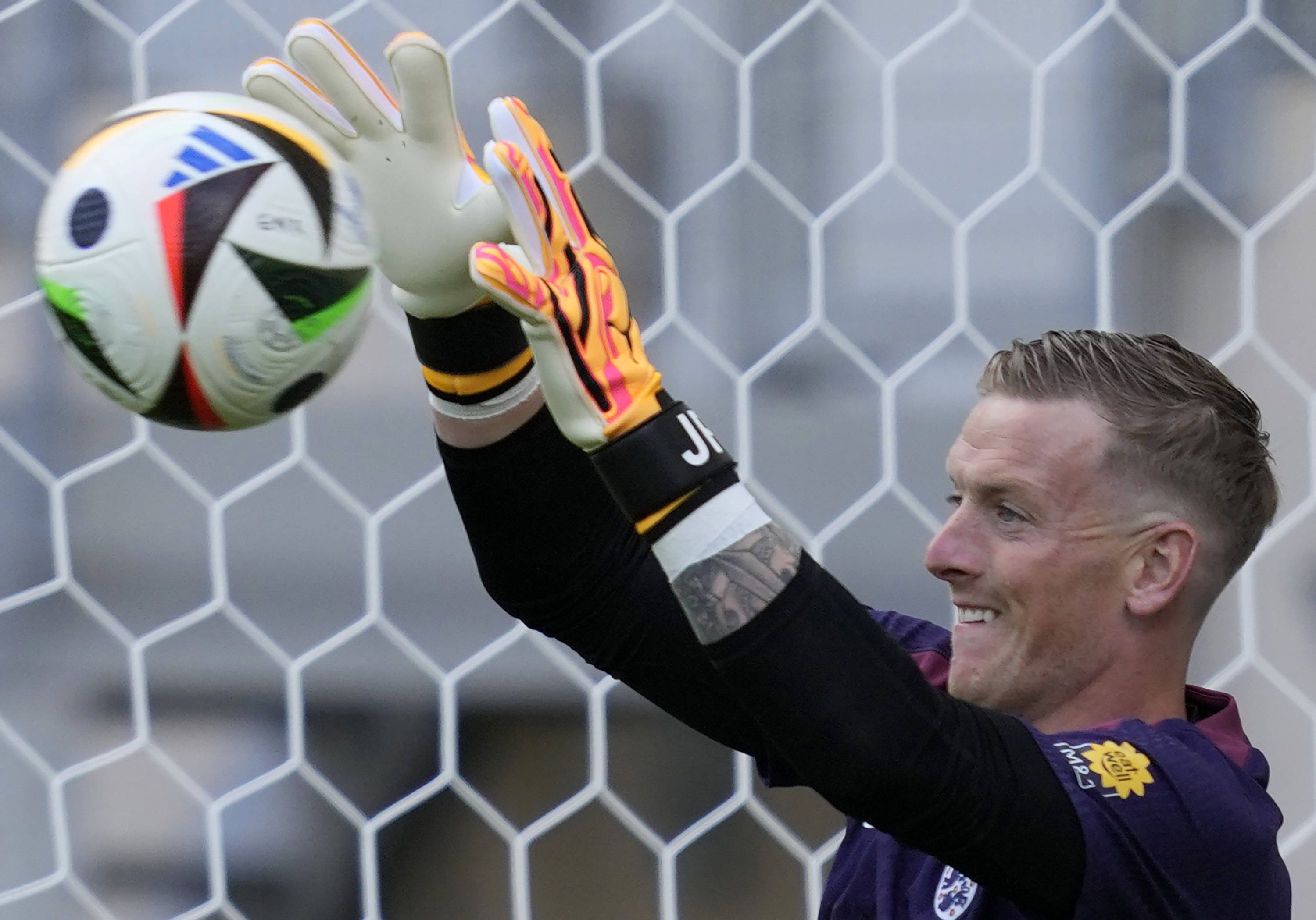 关于英格兰队在欧洲杯资格赛中一路高歌猛进!的信息 关于英格兰队在欧洲杯资格赛中一路高歌猛进!的信息