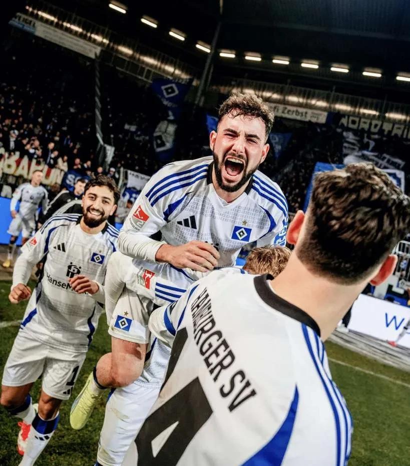 柏林赫塔大获全胜，登顶德甲积分榜首位的简单介绍