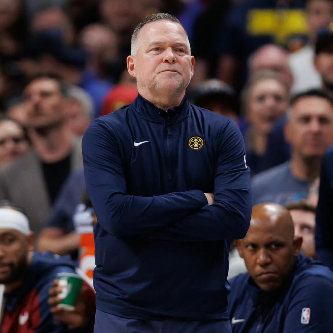 主教练突然宣布离职,球队风波不断 主教练突然宣布离职,球队风波不断