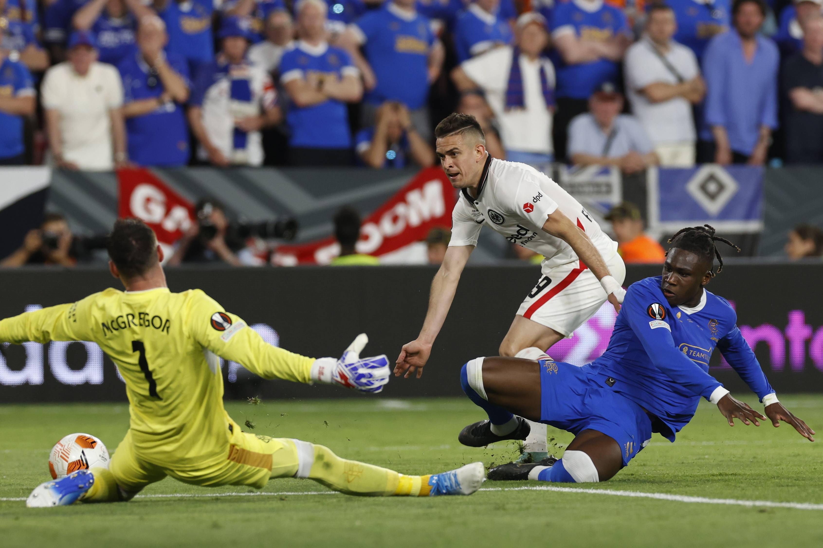 法兰克福队突然爆发,赢得连续胜利 法兰克福队突然爆发,赢得连续胜利