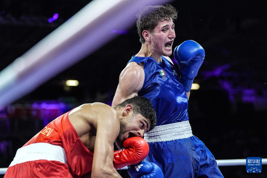FB体育下载-墨西哥拳击选手击败对手，斩获银牌