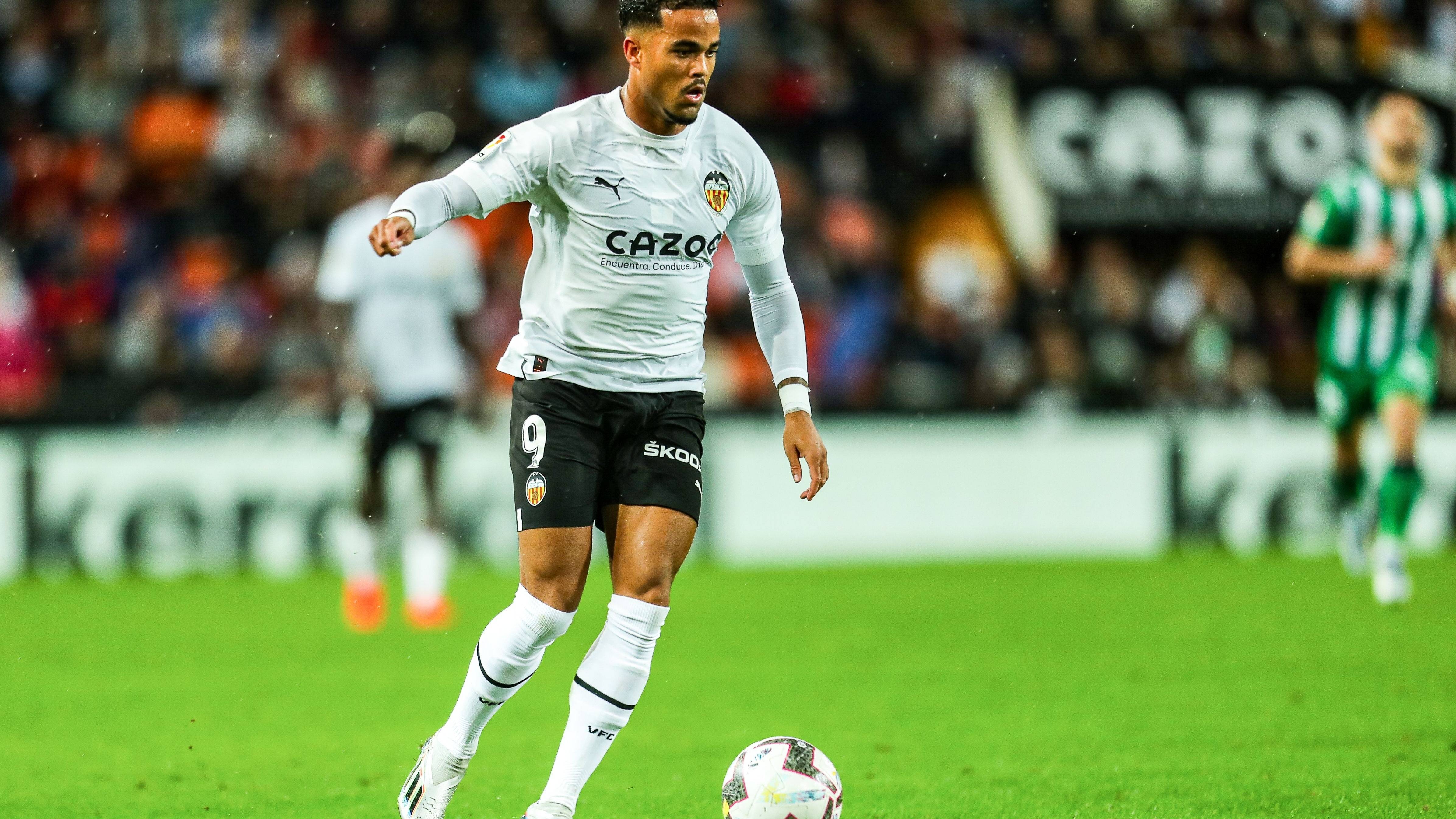 瓦伦西亚多点开花,西甲前四争夺战持续激烈的简单介绍 瓦伦西亚多点开花,西甲前四争夺战持续激烈的简单介绍