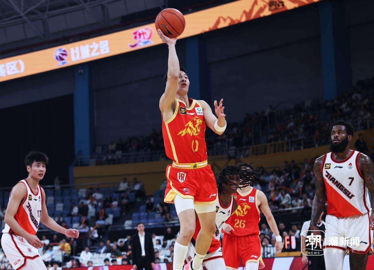 -江苏男篮紧随领先球队，冲击前列地位