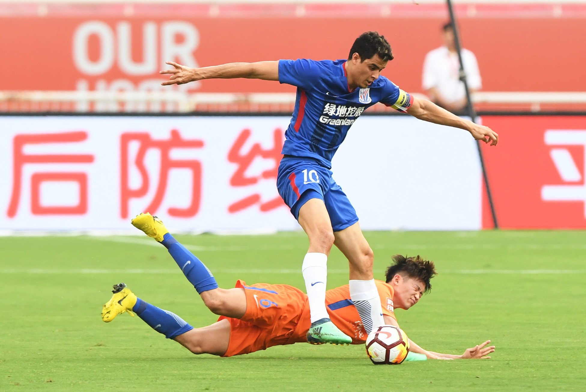 世界级足球联赛战局已趋白热化的简单介绍 世界级足球联赛战局已趋白热化的简单介绍