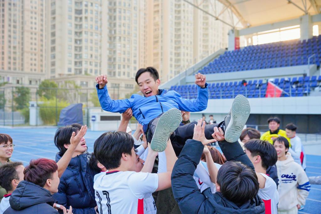 队员精神状态大战过后有所回升,摘星冠军近在咫尺的简单介绍 队员精神状态大战过后有所回升,摘星冠军近在咫尺的简单介绍