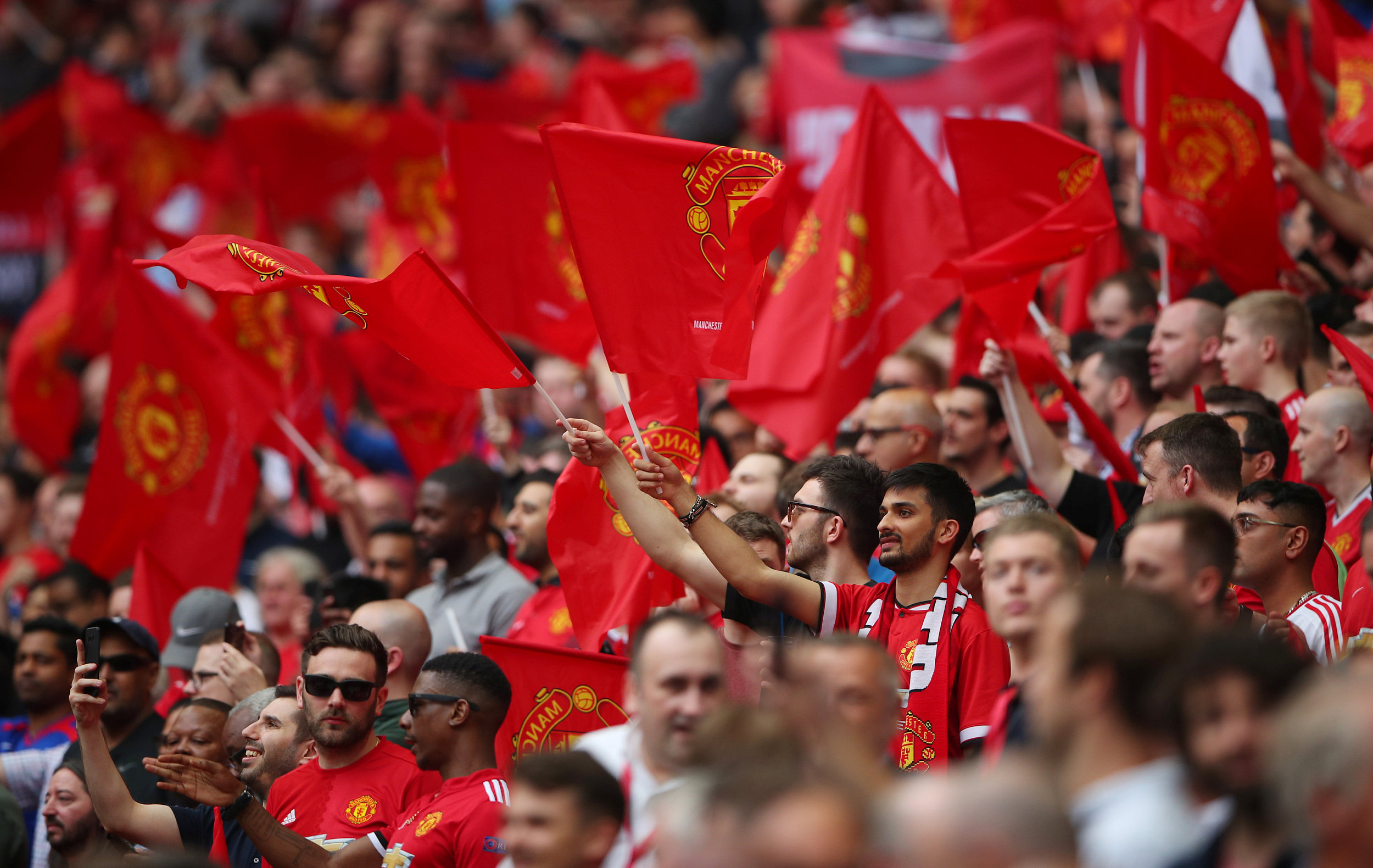 曼联重返训练场，积极备战关键比赛