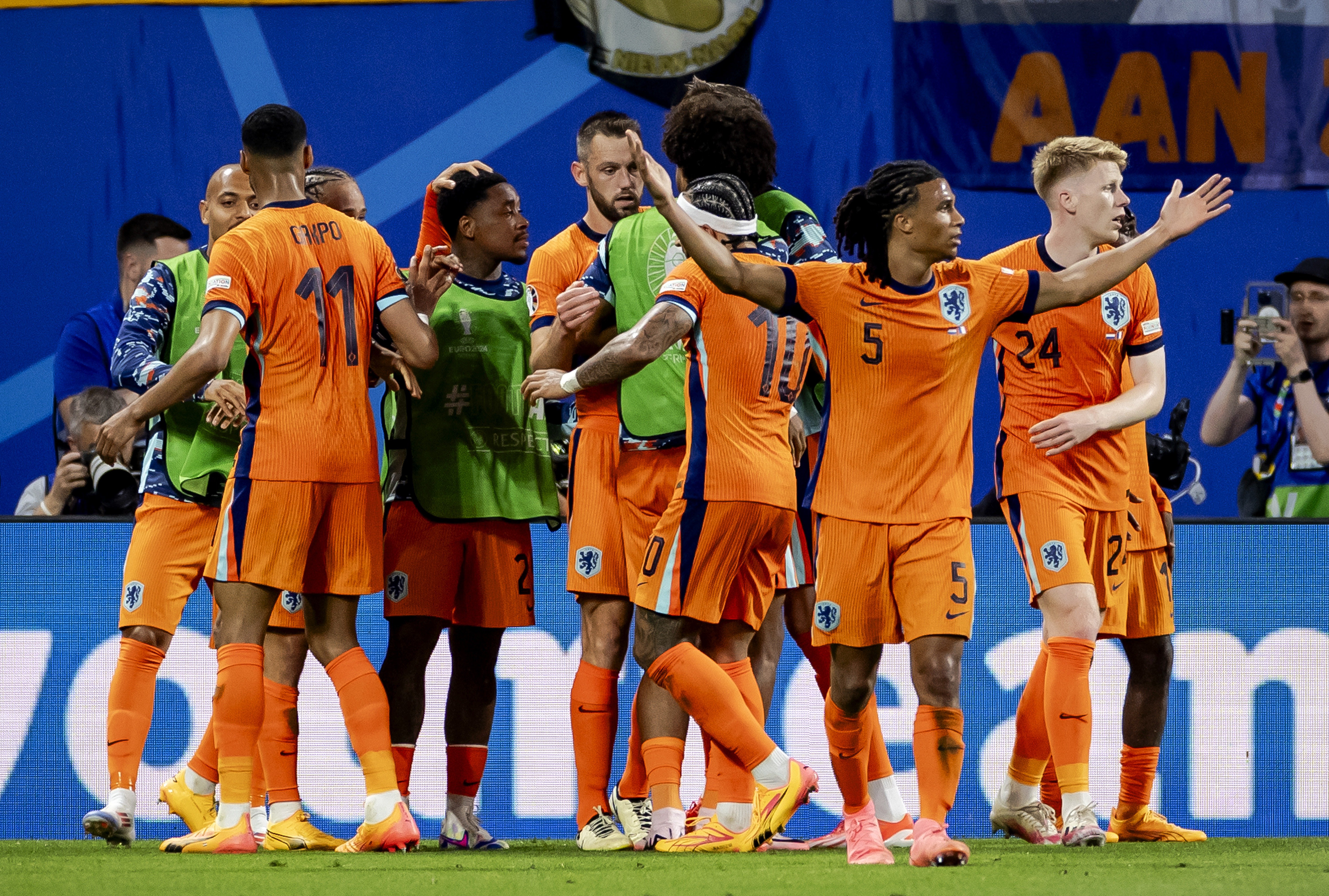 欧洲杯预选赛激情燃烧，赛场上掀起风云澎湃