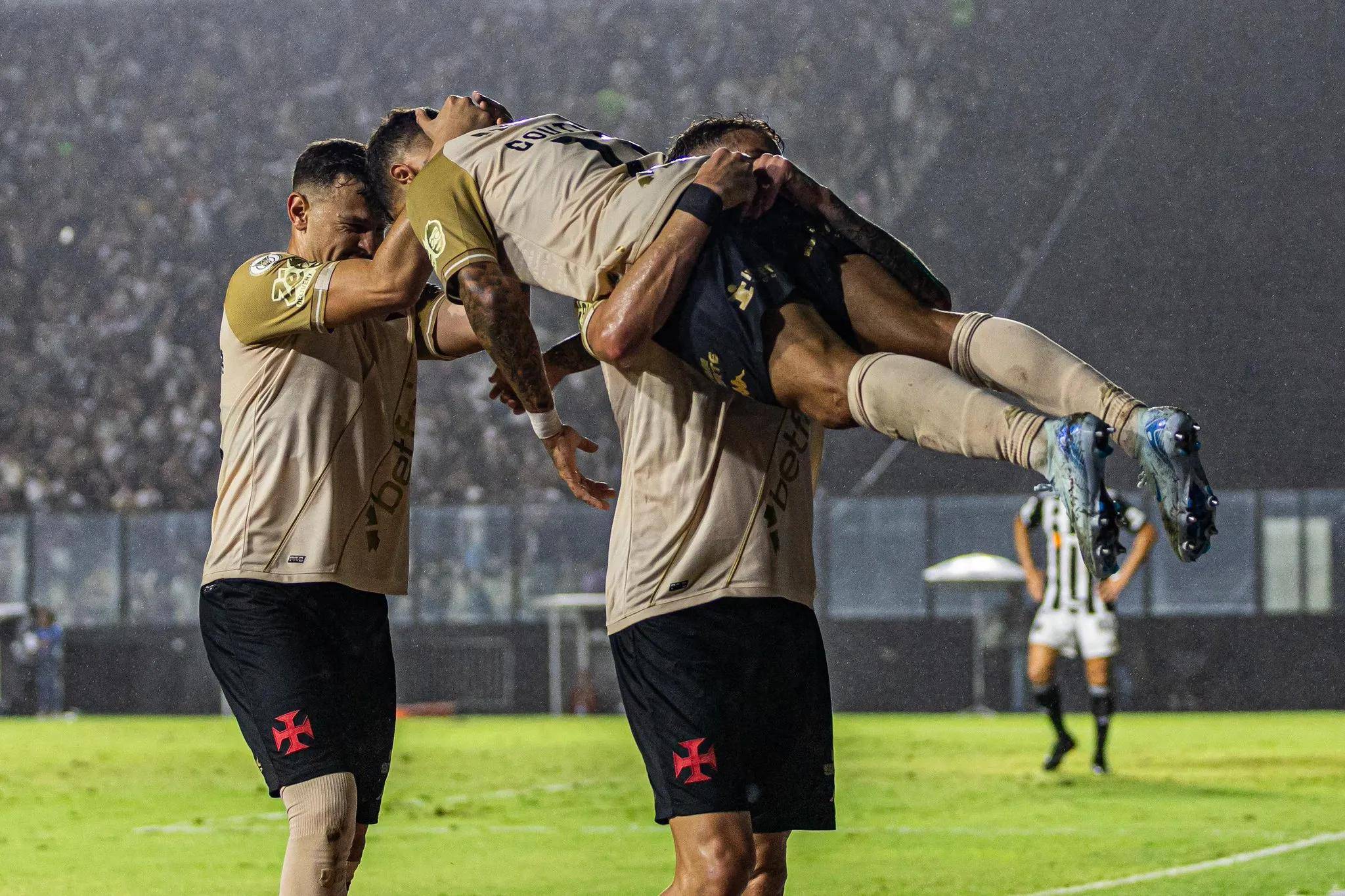 巴西排球队瞄准冠军,全力备战 巴西排球队瞄准冠军,全力备战