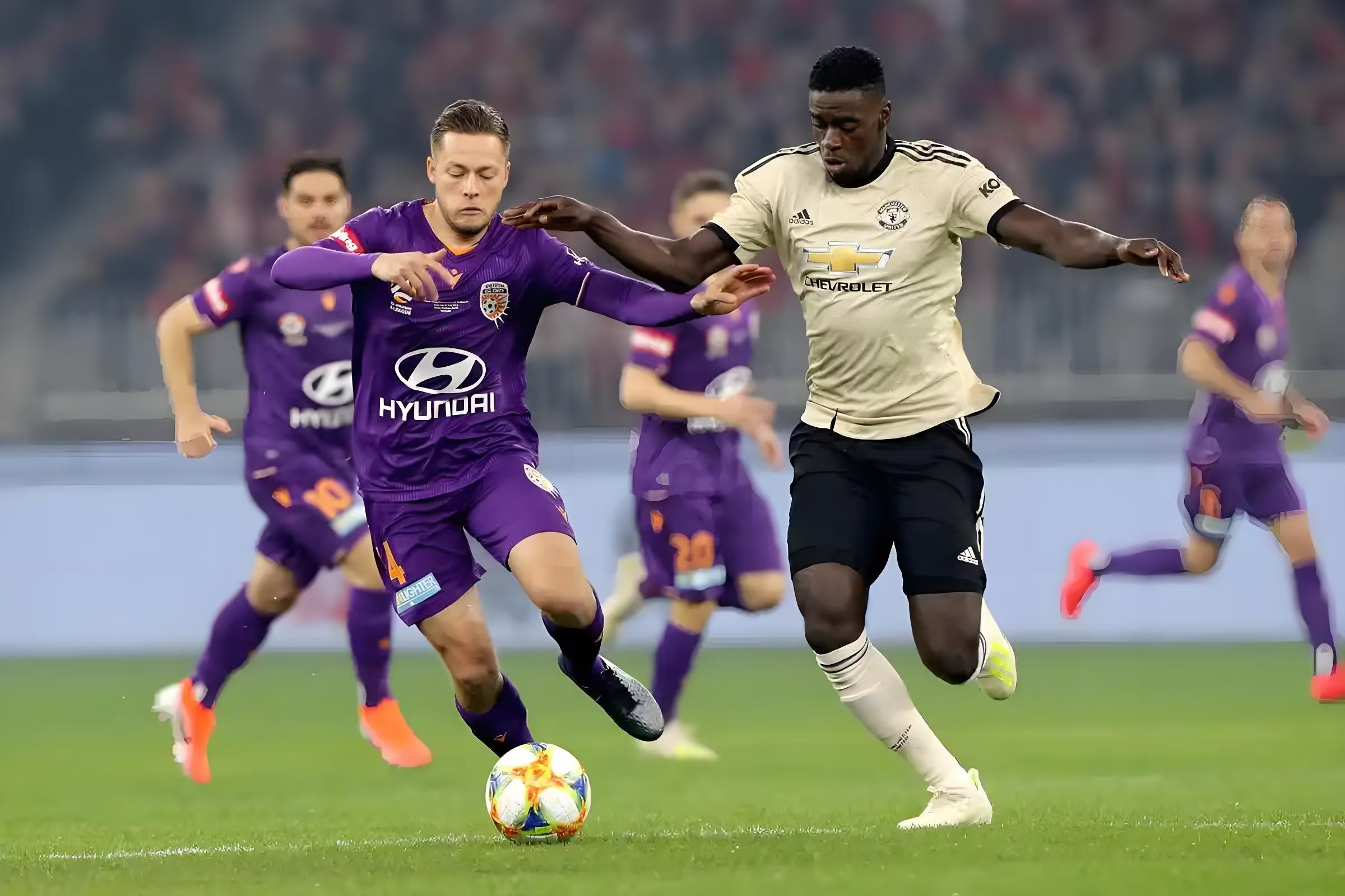 包含不莱梅队员表现不佳，面临着困难战局的词条