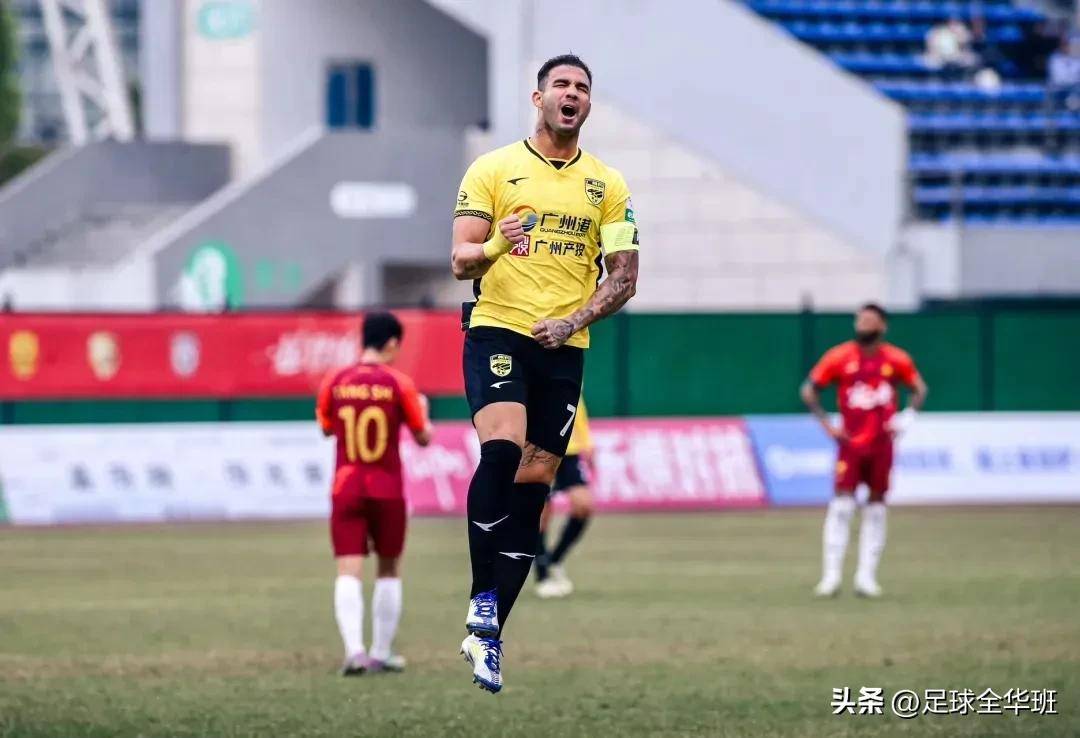 比赛焦点！球员们的精彩表现赢得掌声