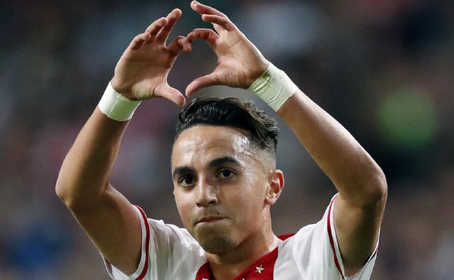 包含不来梅赢得了对阿姆斯特丹阿贾克斯的比赛的词条