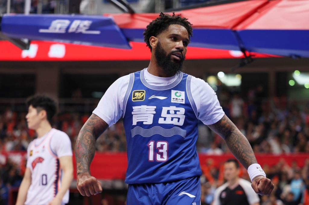 青岛男篮迎来胜利,士气高昂奋发进取 青岛男篮迎来胜利,士气高昂奋发进取