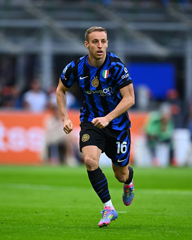 乌迪内斯大比分战胜对手，扩大领先优势