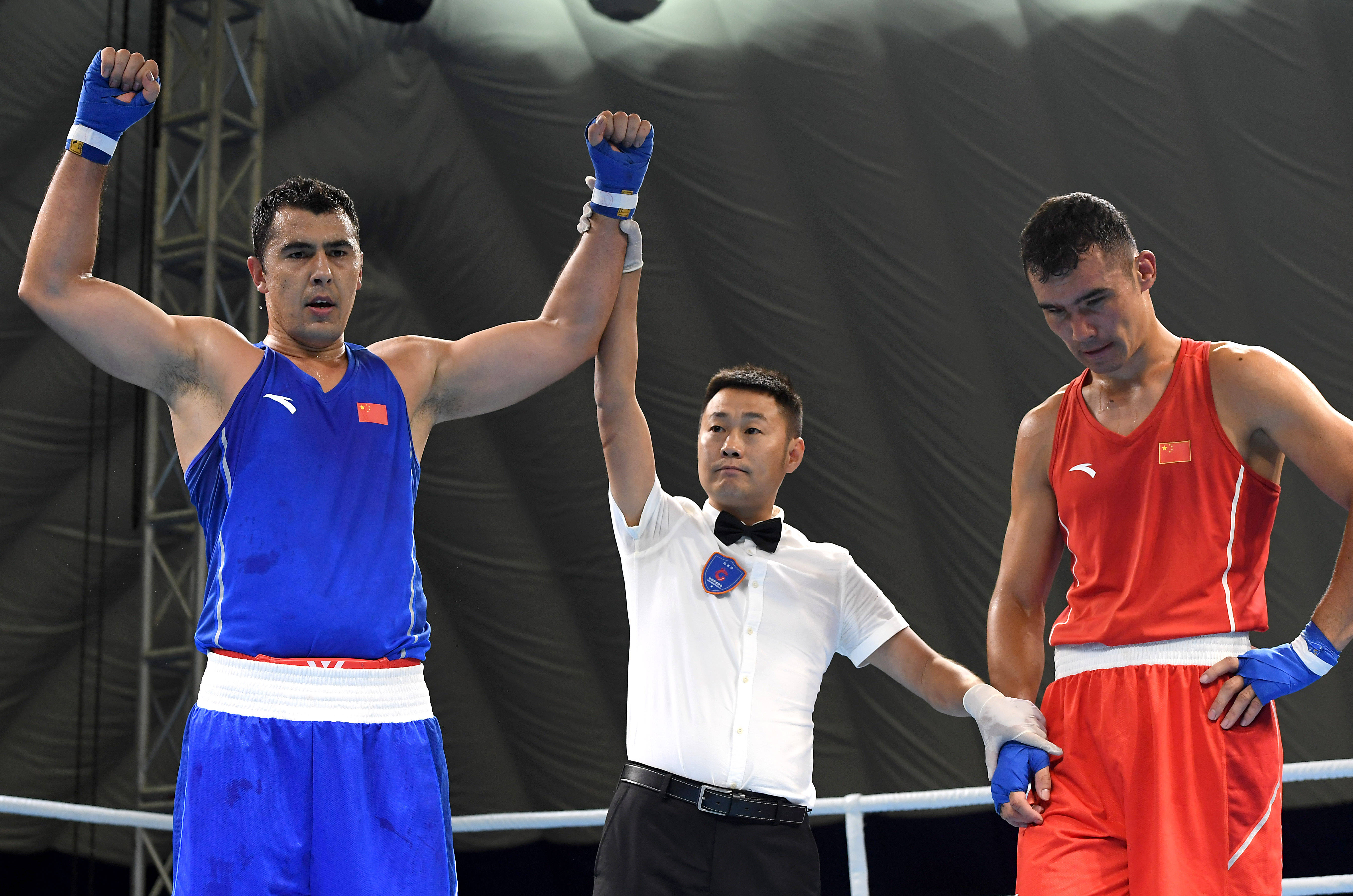 菲律宾拳击冠军激战求生,获得胜利 菲律宾拳击冠军激战求生,获得胜利