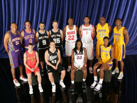 -NBA明星们携家人亮相体育盛典