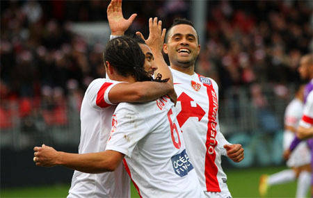 尼姆队员表现出色,帮助球队取得胜利 尼姆队员表现出色,帮助球队取得胜利