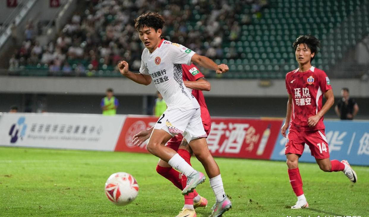 精彩对决收场,强队小胜,率先获胜 精彩对决收场,强队小胜,率先获胜