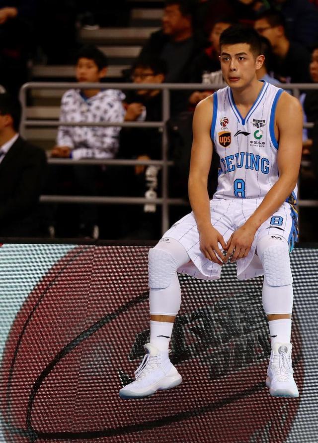 包含北京首钢队形势不妙，遭遇四连败的词条