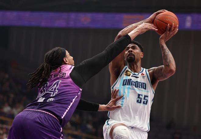 青岛黄金队成绩下滑，需加强内部团结