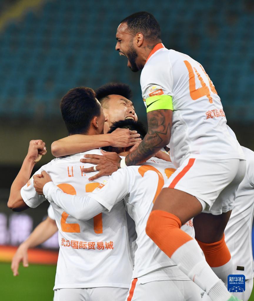 武汉3-2胜广州战胜保级压力