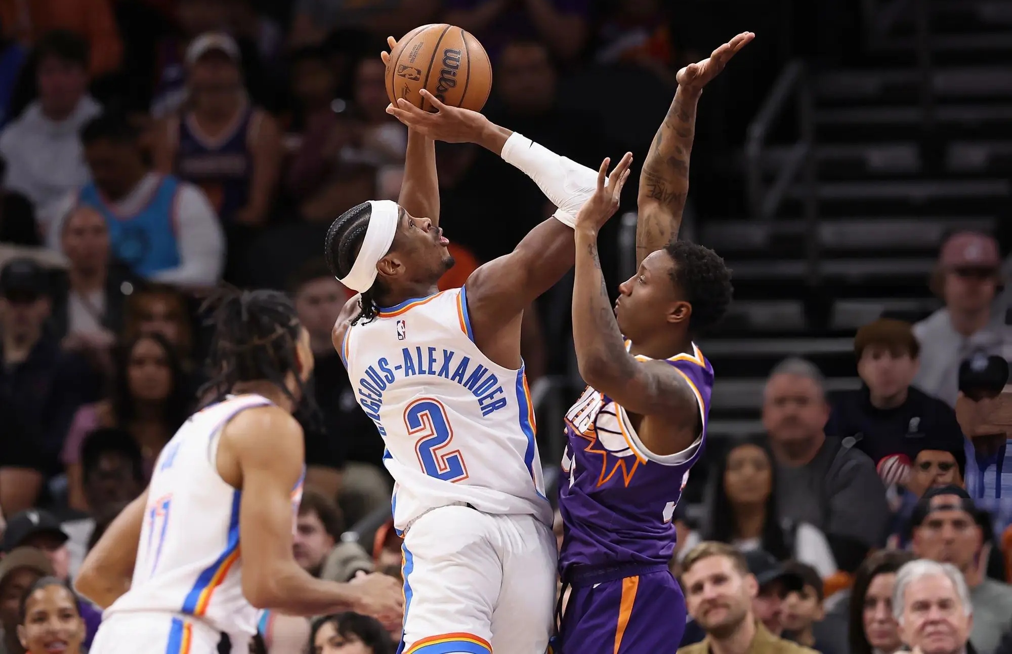 太阳击败雷霆取得两连胜,布克关键时刻爆发表现 太阳击败雷霆取得两连胜,布克关键时刻爆发表现