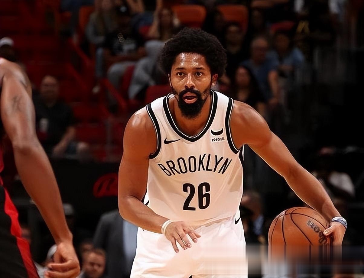 篮网击败雄鹿,客场取得胜利 篮网击败雄鹿,客场取得胜利