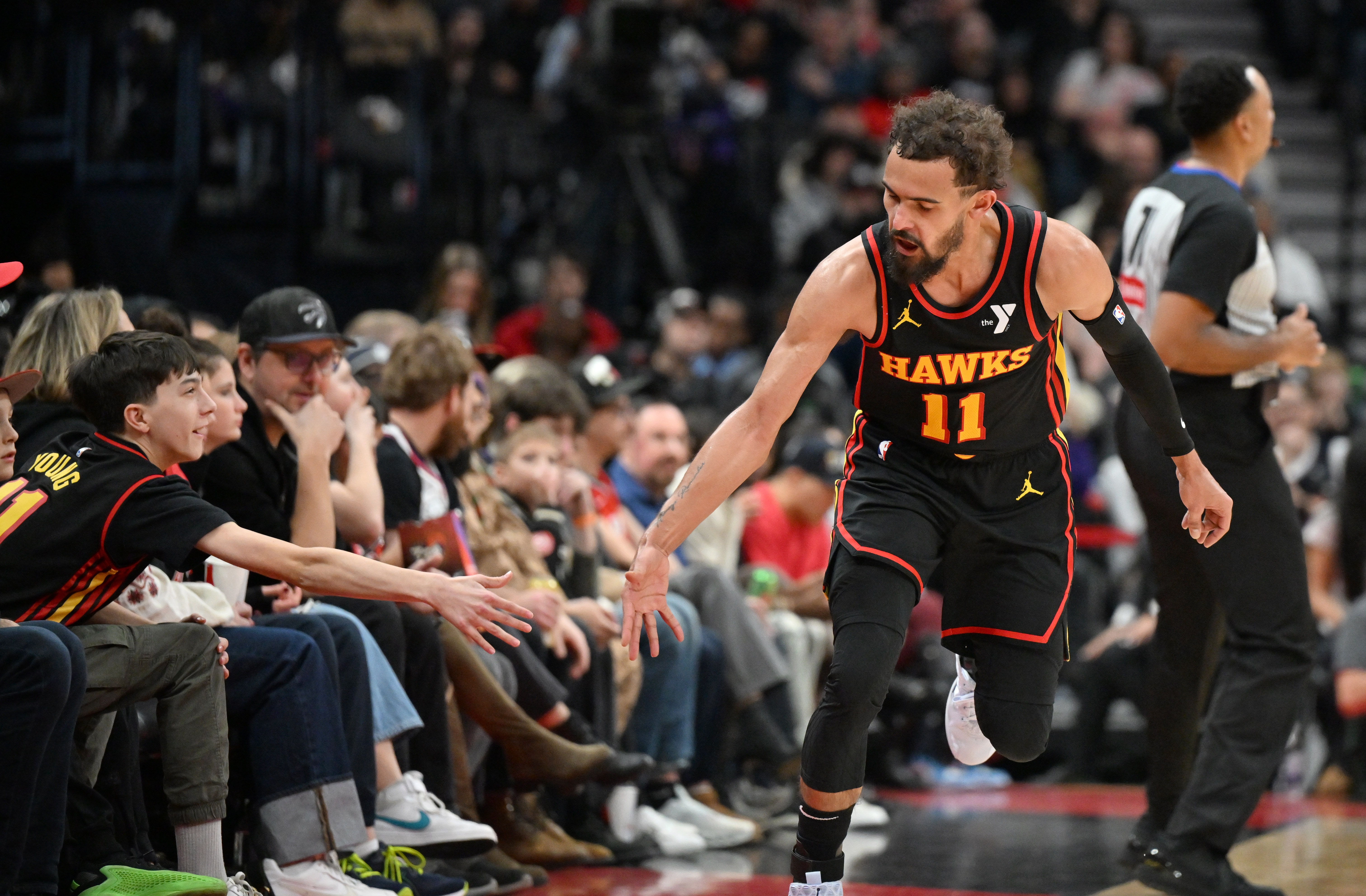 FB体育在线-老鹰力克尼克斯，特雷-杨34分成焦点