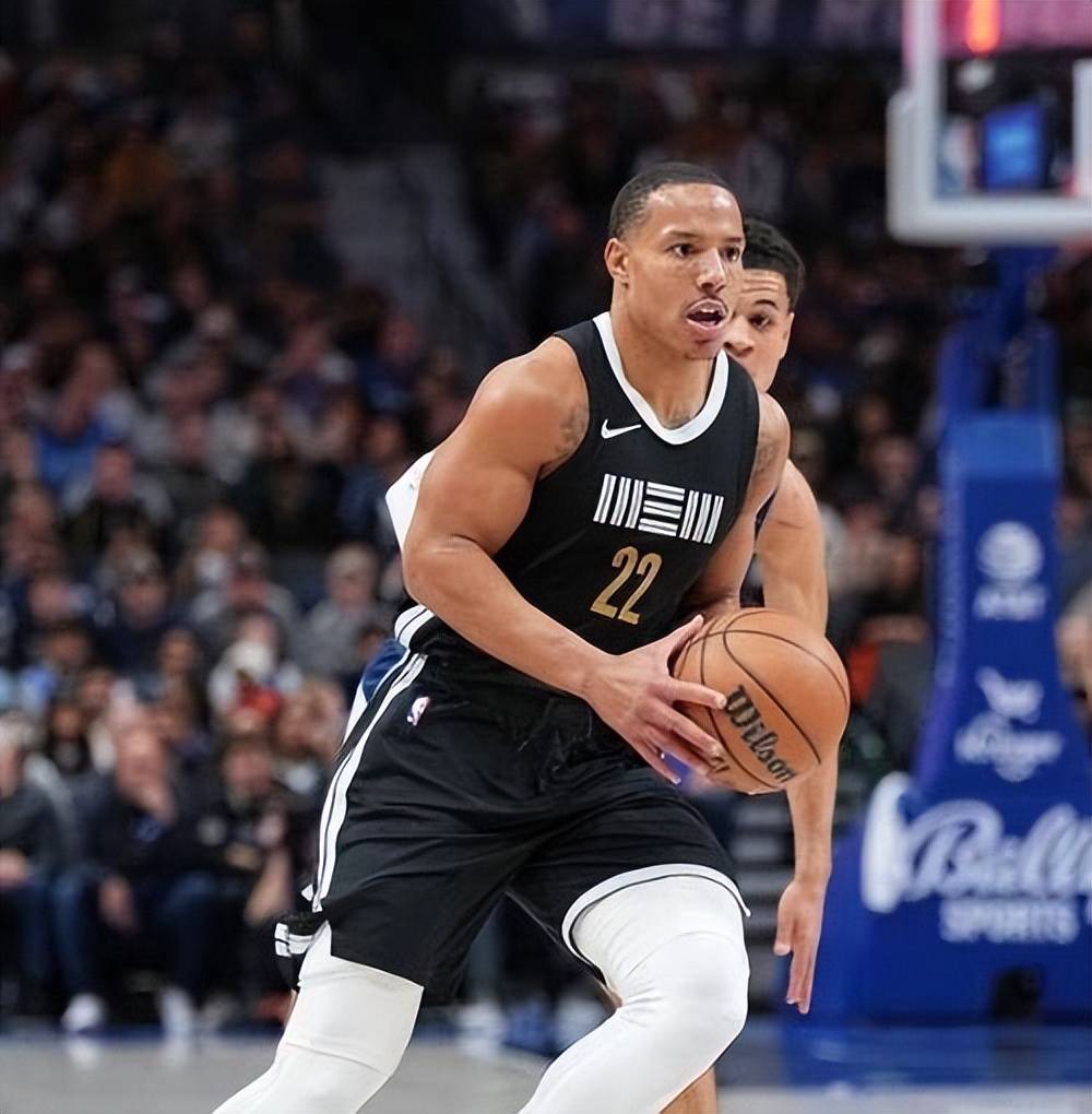 FB体育下载-76人横扫独行侠，西蒙斯状态火热