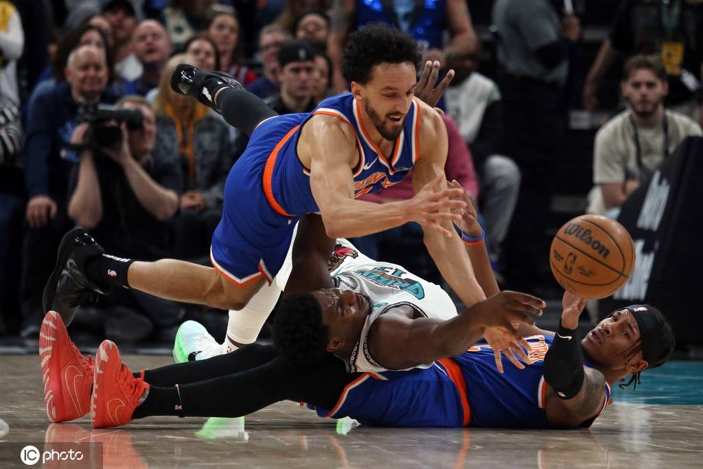 关于尼克斯擒灰熊,稳坐榜首的信息 关于尼克斯擒灰熊,稳坐榜首的信息