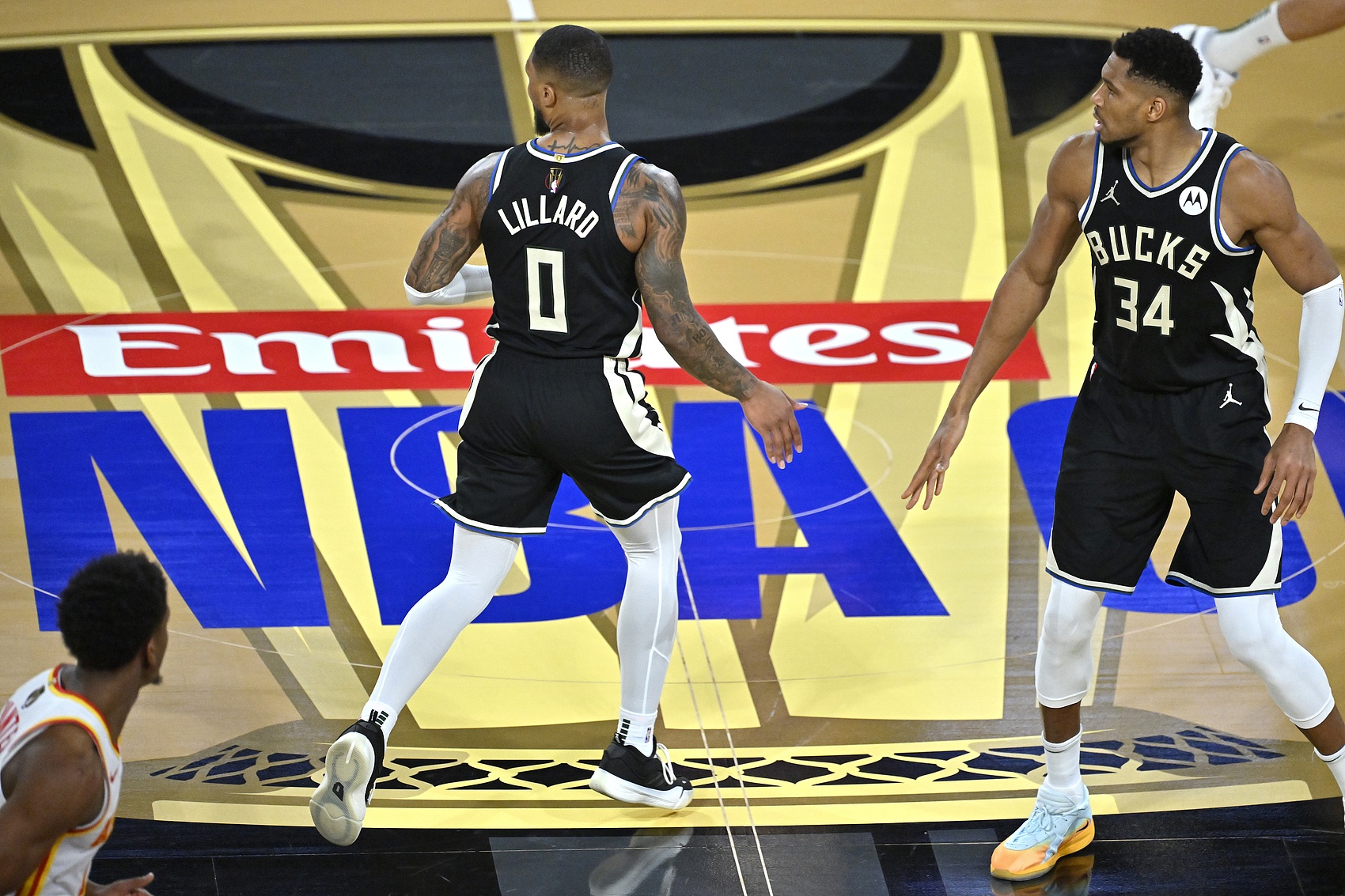 雄鹿击败国王，继续胜利