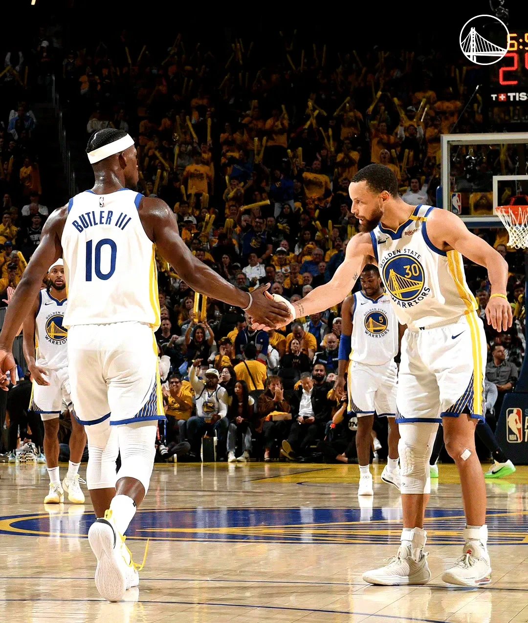 关于勇士击败灰熊，西区头名虎视眈眈的信息