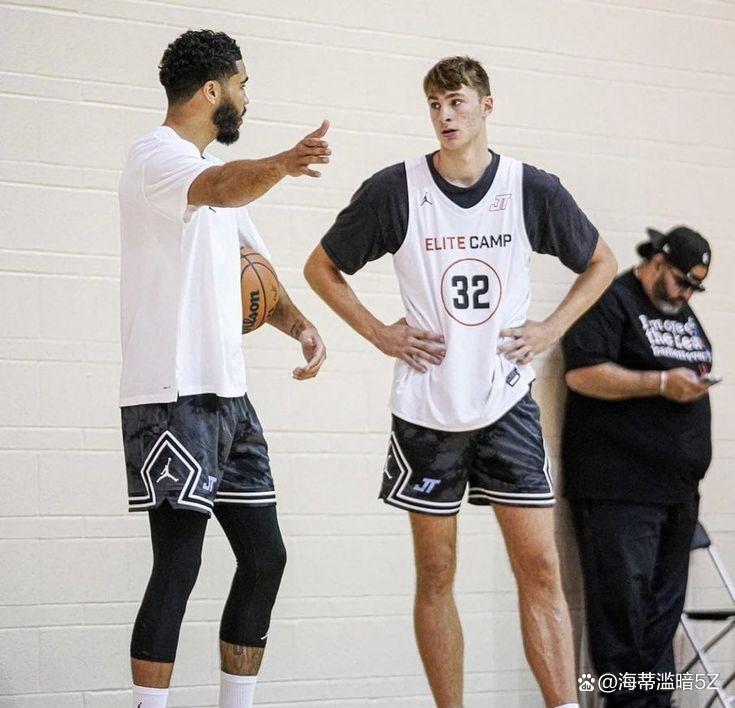 独行侠主场不敌尼克斯:唐西奇单核难撑场面,饮恨失利 独行侠主场不敌尼克斯:唐西奇单核难撑场面,饮恨失利