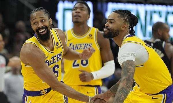 FB体育注册网址-雄鹿大胜湖人，豪取五连胜