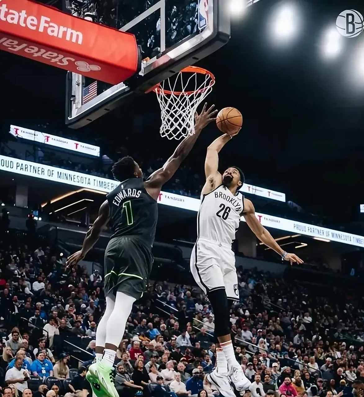 雄鹿击败篮网,稳坐东部第一位 雄鹿击败篮网,稳坐东部第一位