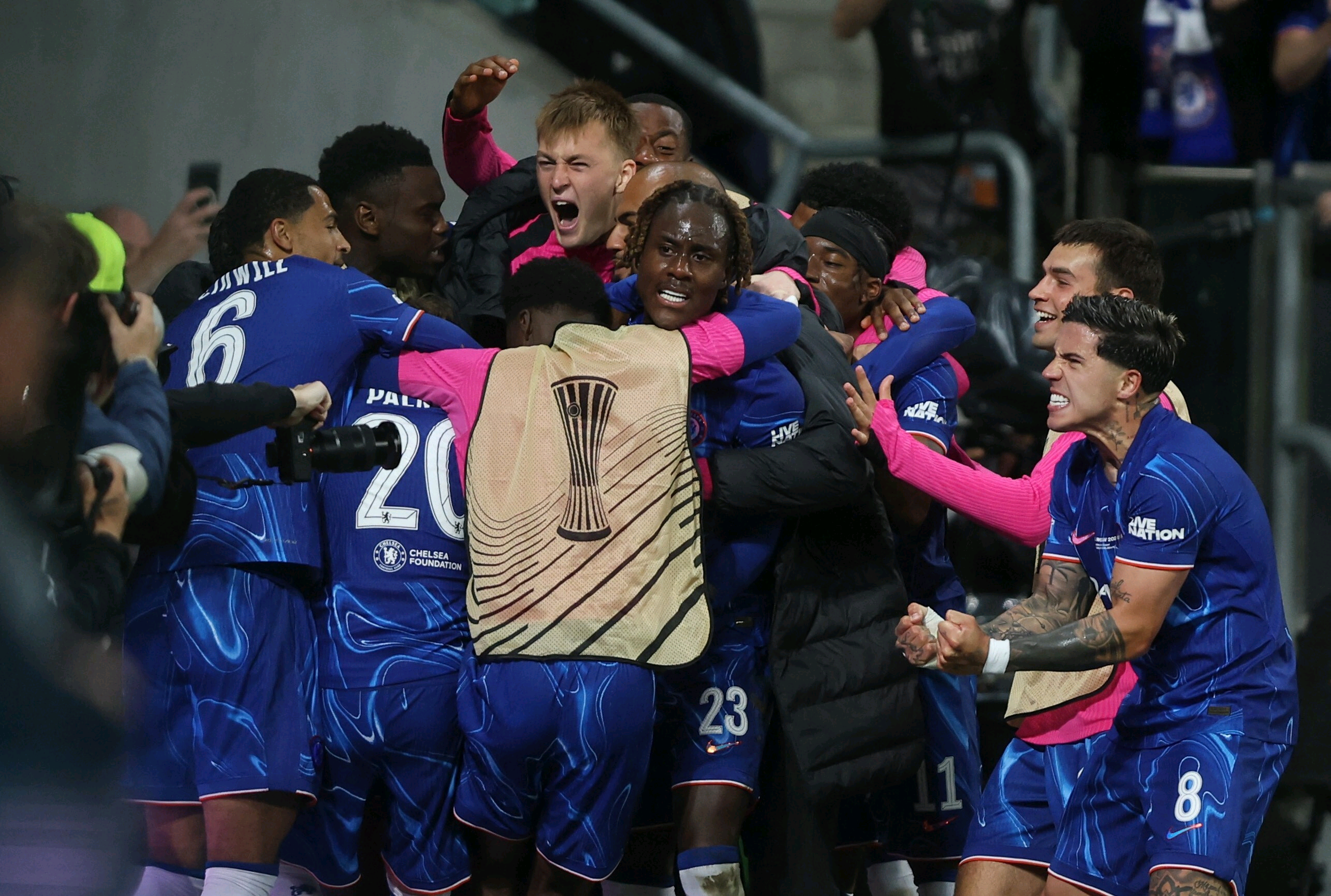 FB体育下载-欧洲篮球联赛决赛在紧张氛围中进行