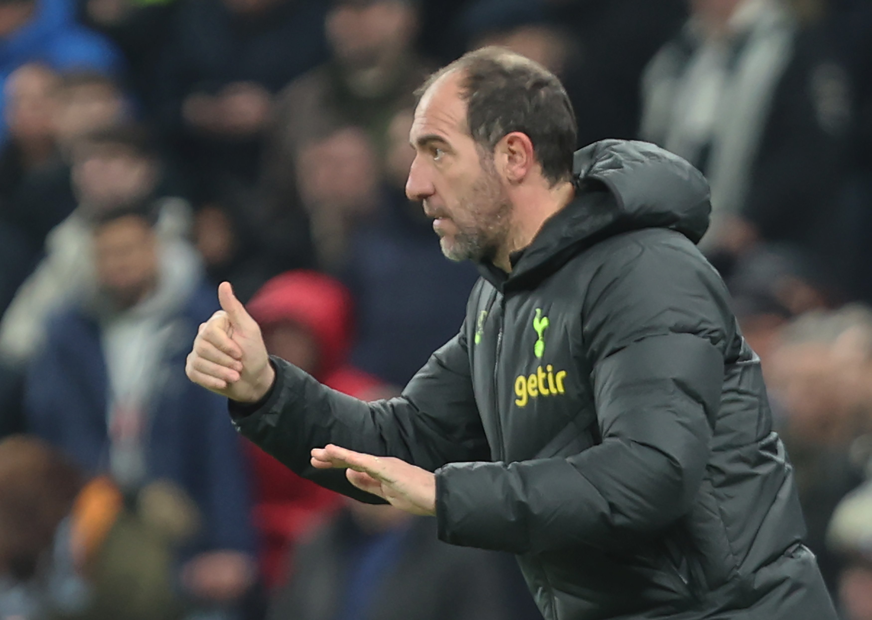 FB体育官网-热刺战平水晶宫，孔蒂全新中场组合稳定表现