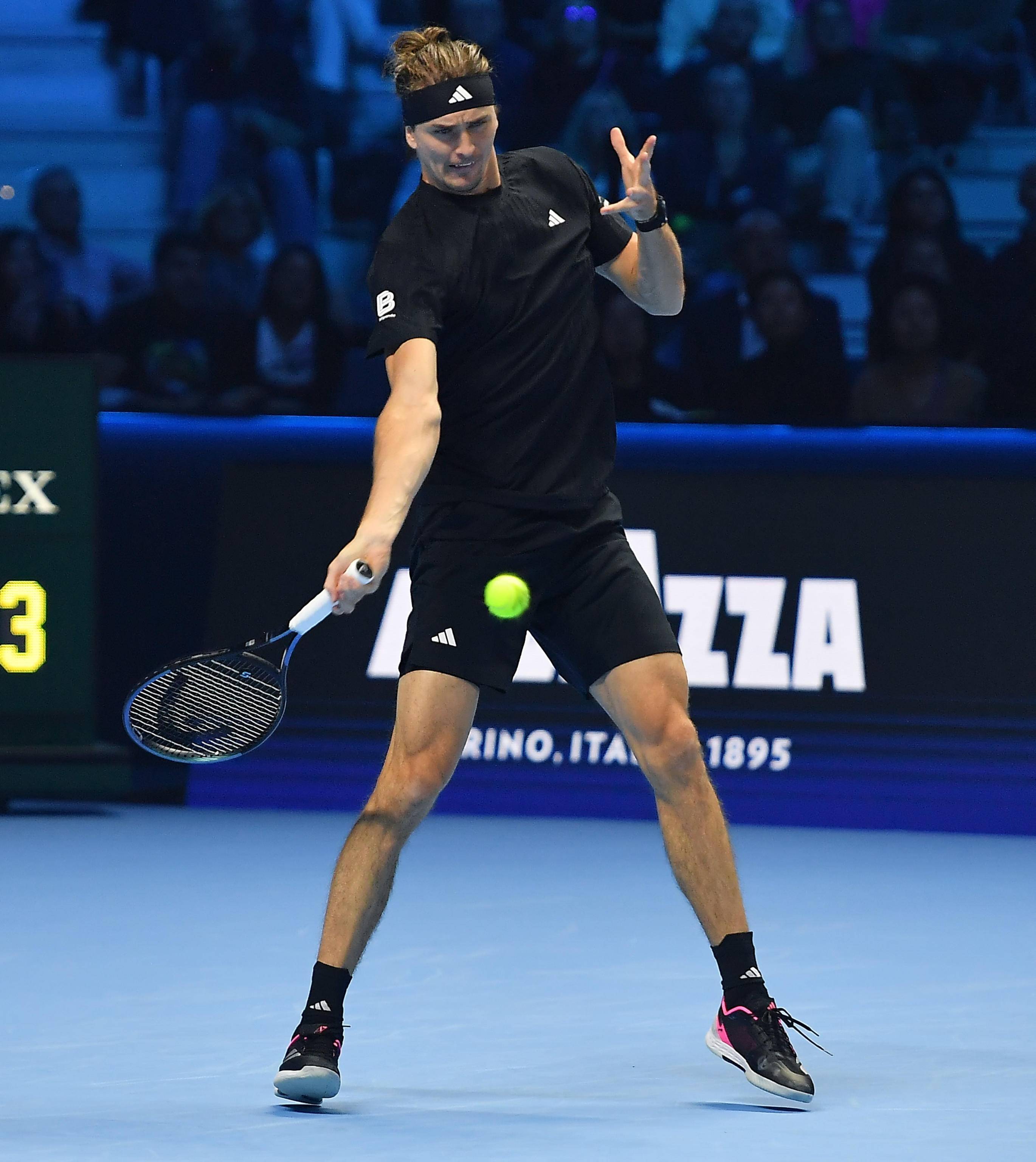 ATP总决赛险胜美网,兹维列夫刷新纪录 ATP总决赛险胜美网,兹维列夫刷新纪录