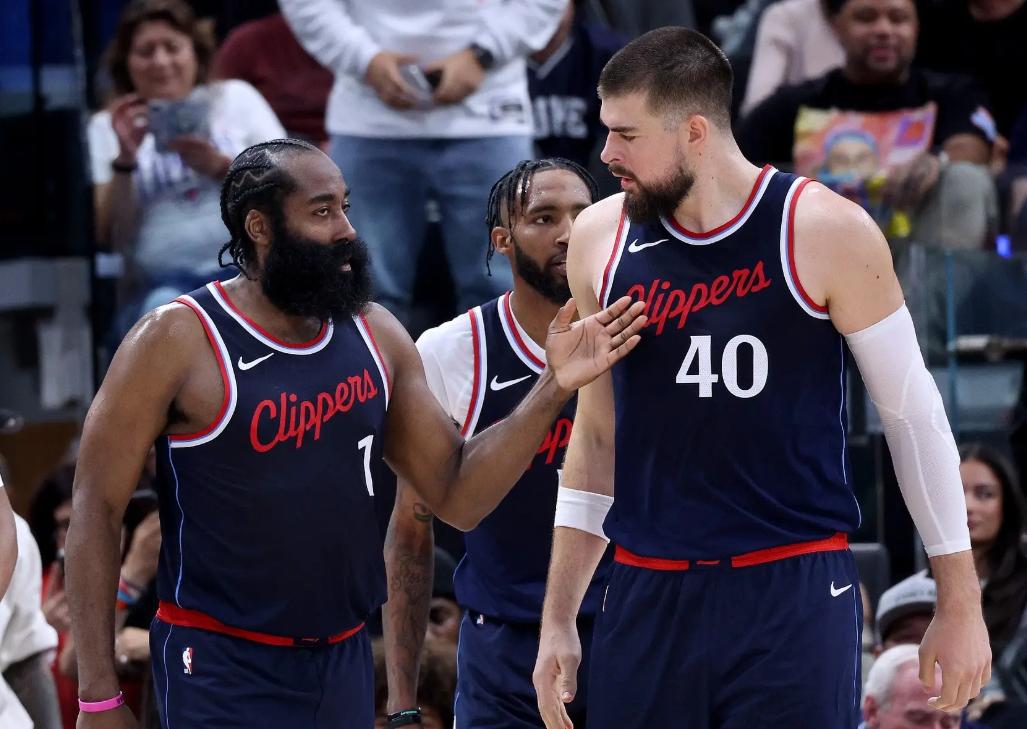 勇士横扫吉林队，哈登扛起全队